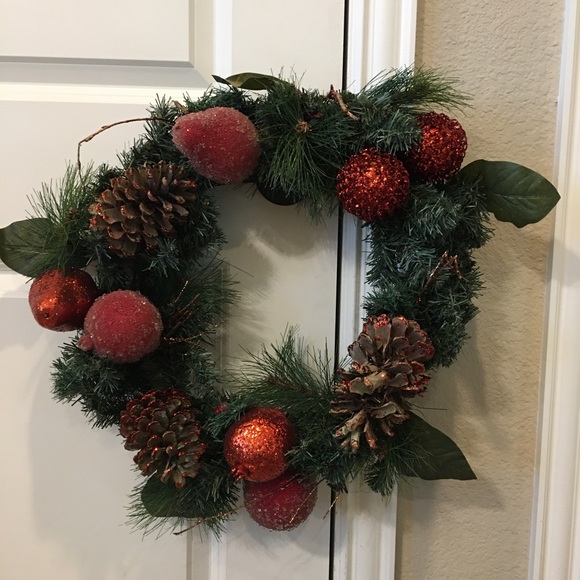 20" WREATH w/ Frosted Fruit, Pinecones & Berries - Picture 2 of 4